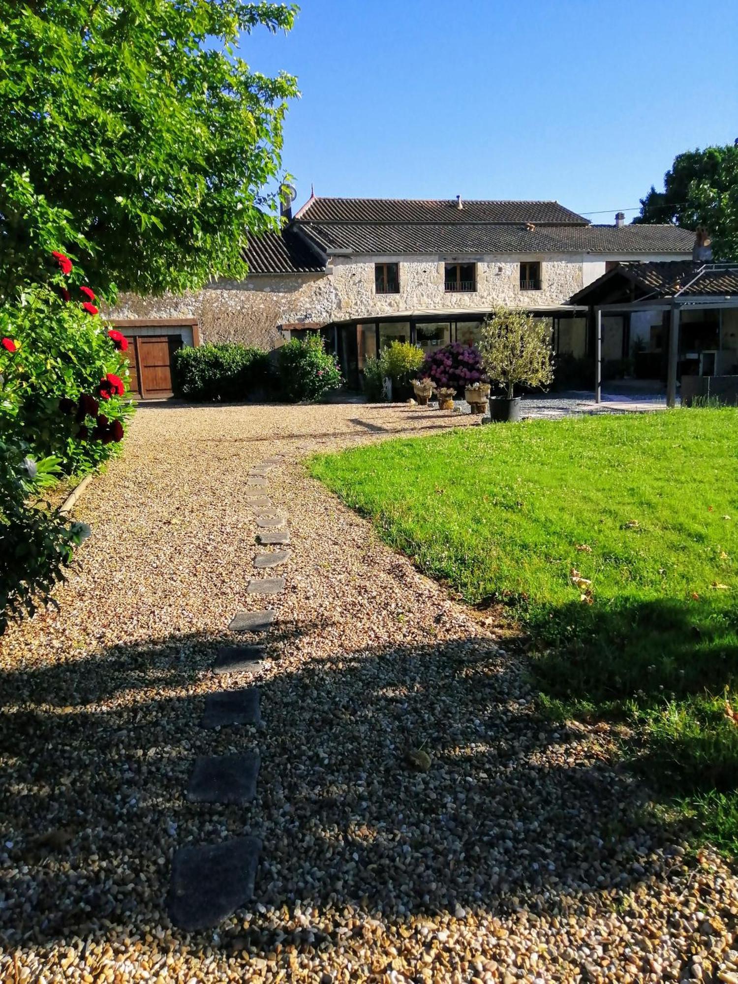 Le Grand Chemin De La Vie Bed & Breakfast Montcaret Exterior photo