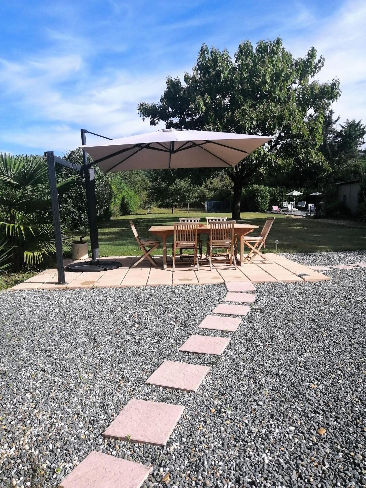 Le Grand Chemin De La Vie Bed & Breakfast Montcaret Exterior photo